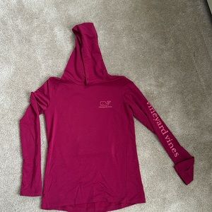 Vineyard Vines- women’s XS- performance long sleeve shirt